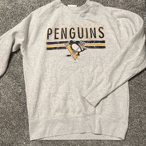Champion Tops - women’s pittsburgh penguins crew neck